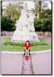 [Queen Elizabeth Statue - Nice.jpg]