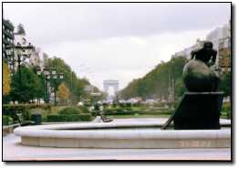 [Fountain & Arc de Triomphe - Paris.jpg]